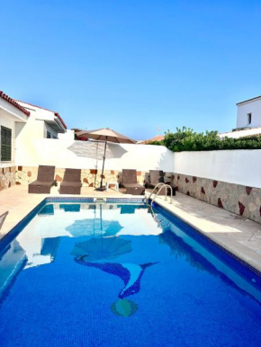 Chalet junto al mar con piscina privada